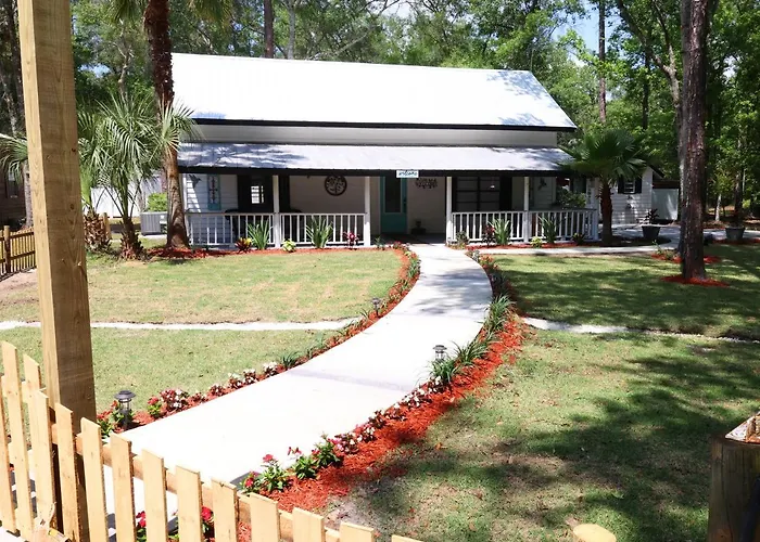 Cottage In The Woods At Emerald Lakes Estate