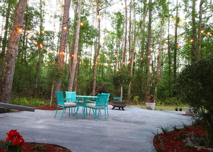 Cottage In The Woods At Emerald Lakes Estate